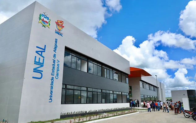 Imagem - Concurso Uneal: edital com 127 vagas é anunciado por governador