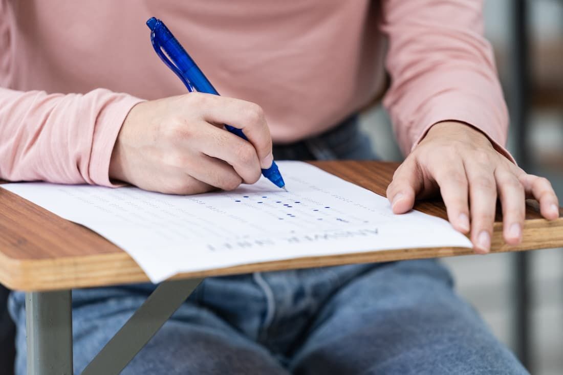 Imagem - Concursos MG: mais de 2 mil vagas abertas e previstas em novembro; até R$ 12,6 mil!