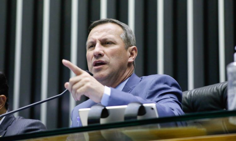 Imagem - Fraudes em concursos: deputado propõe endurecimento contra fraudadores