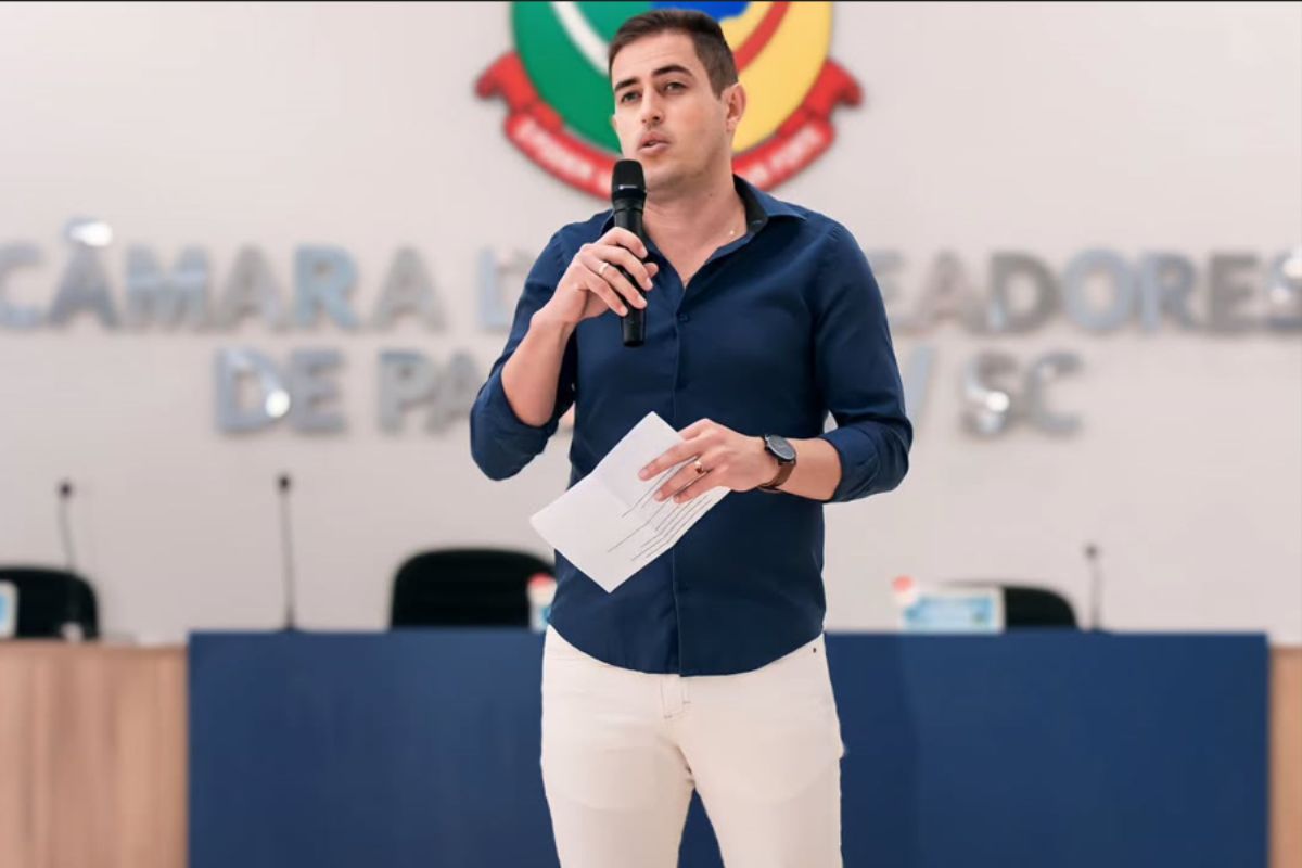 Vereador de SC perde mandato após denunciar irregularidades em concurso público