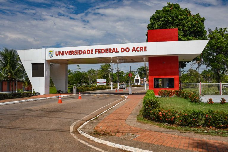 Imagem - Edital Concurso UFAC publicado: são 8 vagas e iniciais de até R$ 5,2 mil