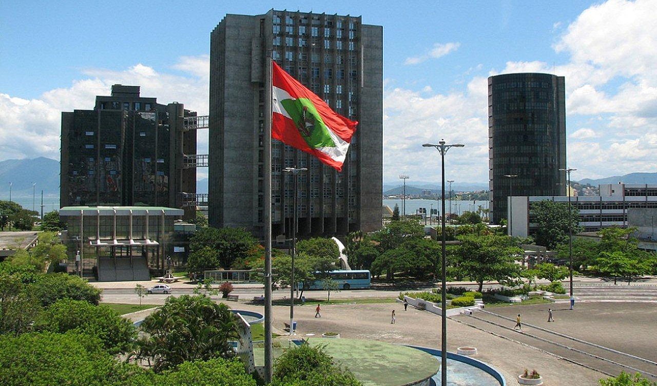 Imagem - Concurso TJ SC: inscrições abertas! Salário inicial de R$ 10,3 mil