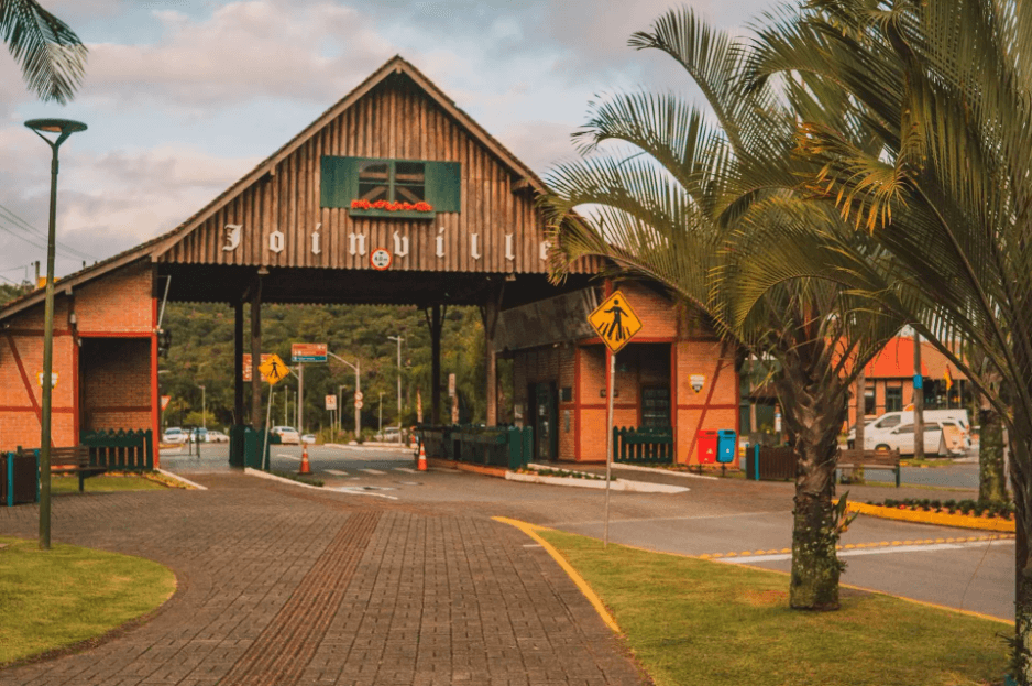 Imagem - Edital Câmara de Joinville (SC) publicado: 4 vagas + CR; até R$ 9 mil!